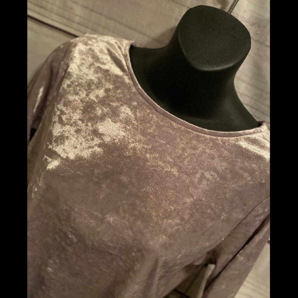 VINCE CAMUTO VELVET TOP...JUST ADD CHRISTMAS! Sz S